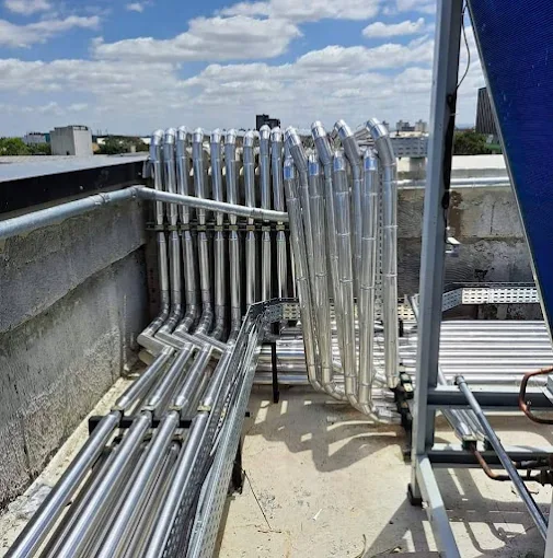 Isolamento térmico em tubulação industrial